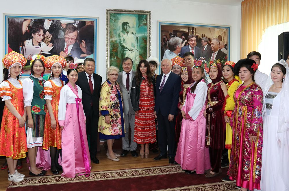 Олжас Сүлейменов студенттермен кездесті