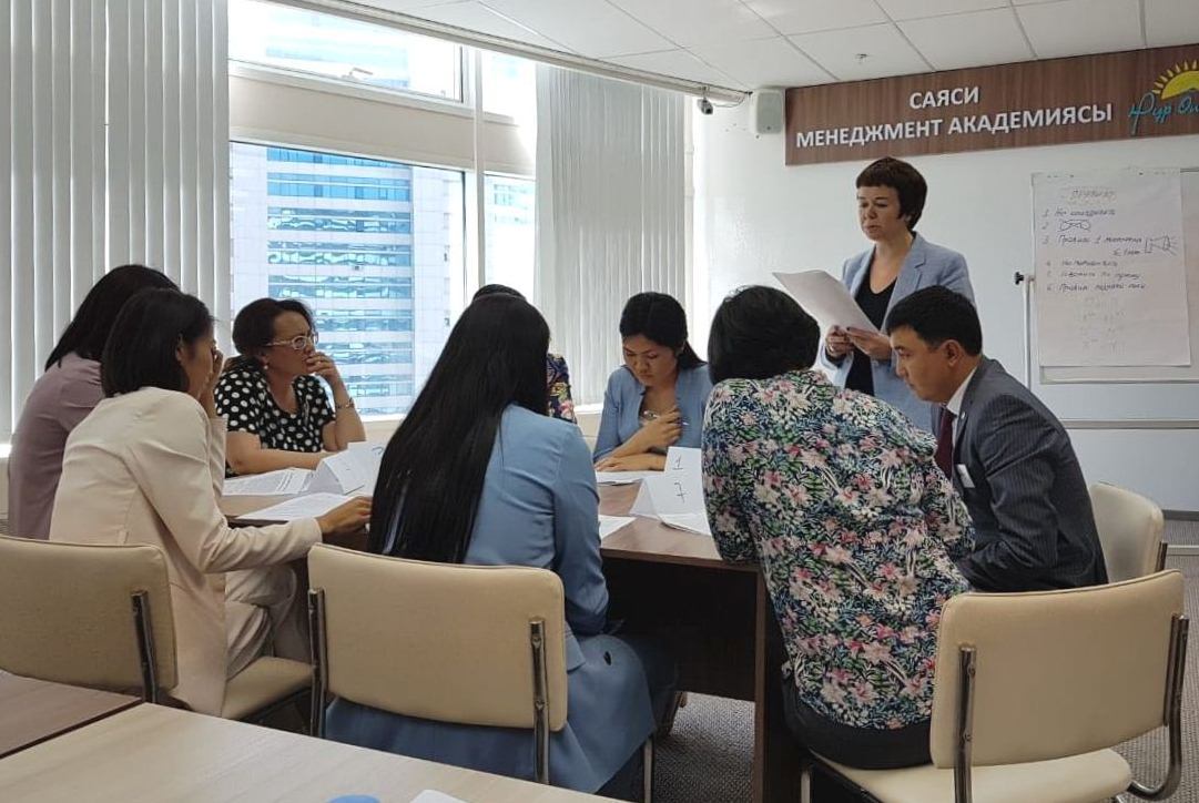 «Нұр Отан» партиясының НR-қызметкерлері жаңа жүйені игеруде 
