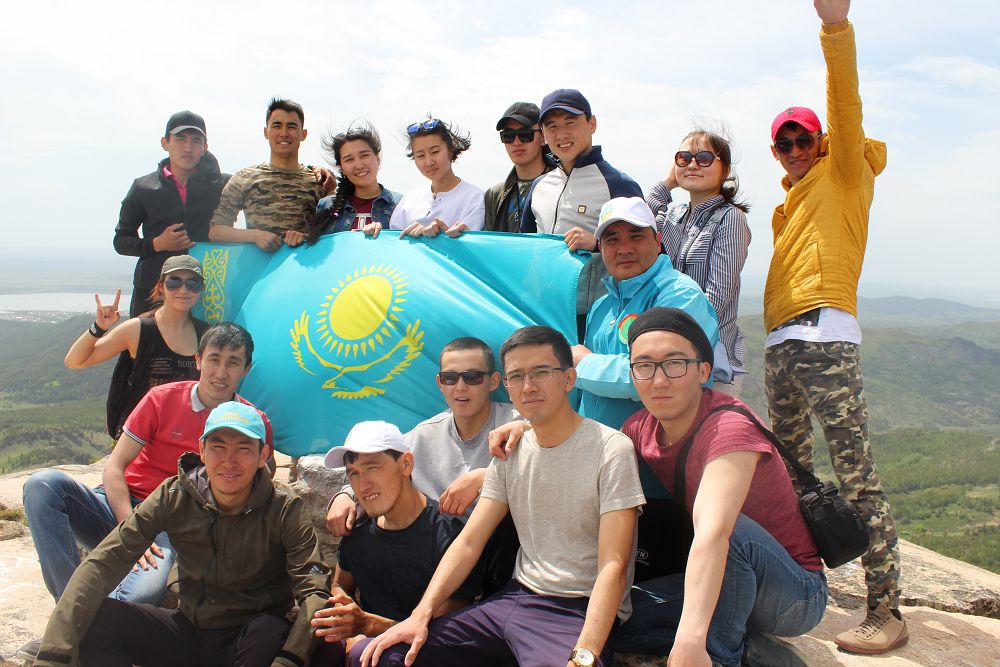 Жастар Ақбет шыңына шықты 