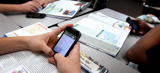 Ұялы телефондарды СМС арқылы онлайн тіркеуге болады – Дәурен Абаев