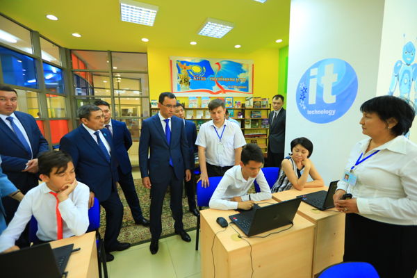 Мәулен Әшім­баев ІТ-орталық жұмысымен танысты