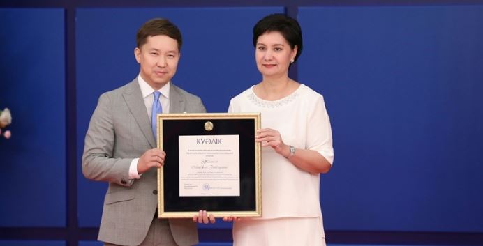 Гүлшара Әбдіқалықова Елбасының БАҚ саласындағы сыйлықтарын тапсыру рәсіміне қатысты