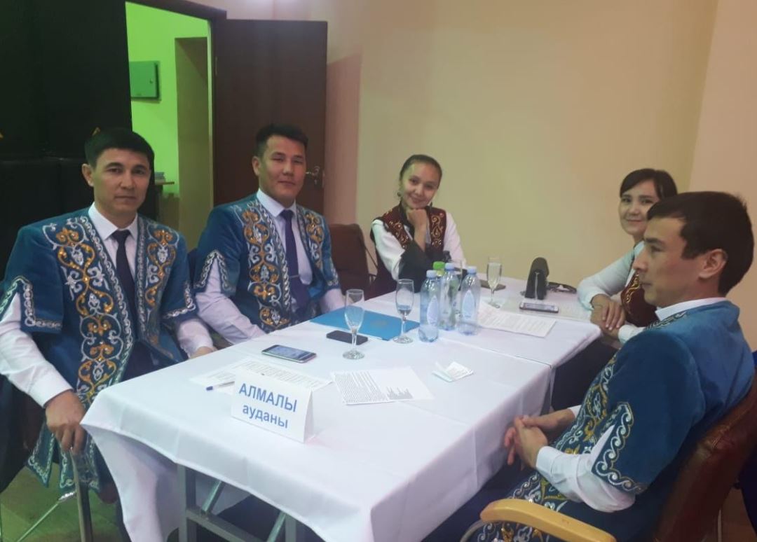 Алматыда мемлекеттік қызметкерлер арасында тіл сайысы өтті