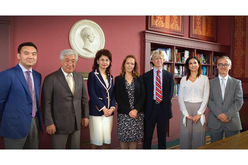 Ұлыбританияда қазақ тілінің антологиясы ағылшын тілінде шығады