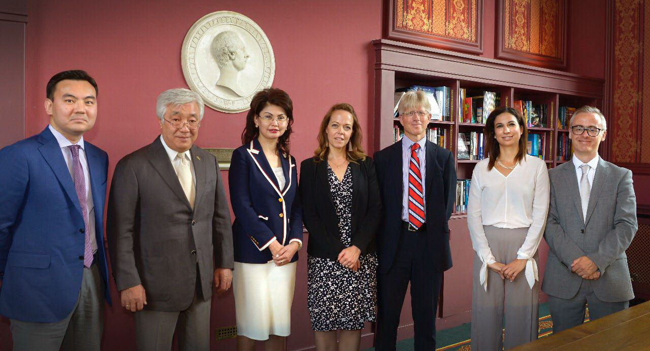 Кембридж университеті қазақ әдебиетінің антологиясын аударады