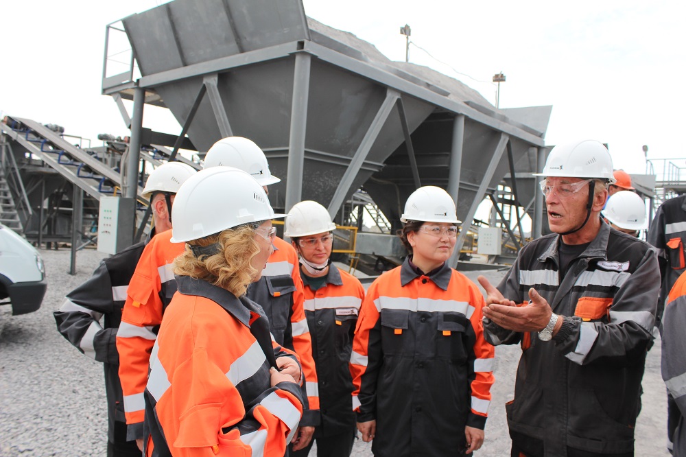 Жұмысшылар Мәжіліс депутаттарынан тұрғын үйлерді  орталықтандырған жылу құбырына қосуға көмек сұрады