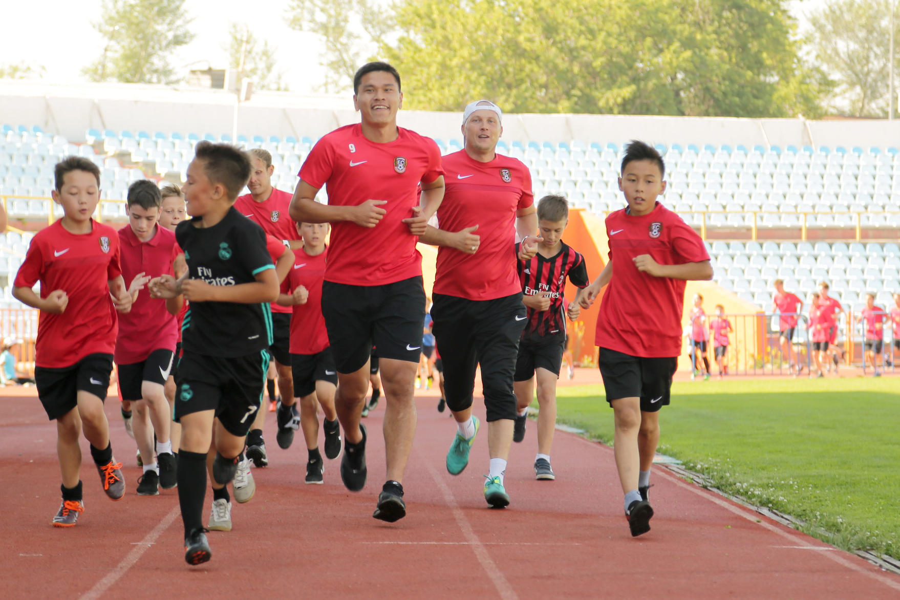 «Шахтер» еурокубокқа қатысып жатқан отандық командаларды қолдады