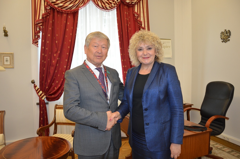 Сенатор Т. Мұқашев Польша Сенаты мен Сеймінің басшыларымен кездесті