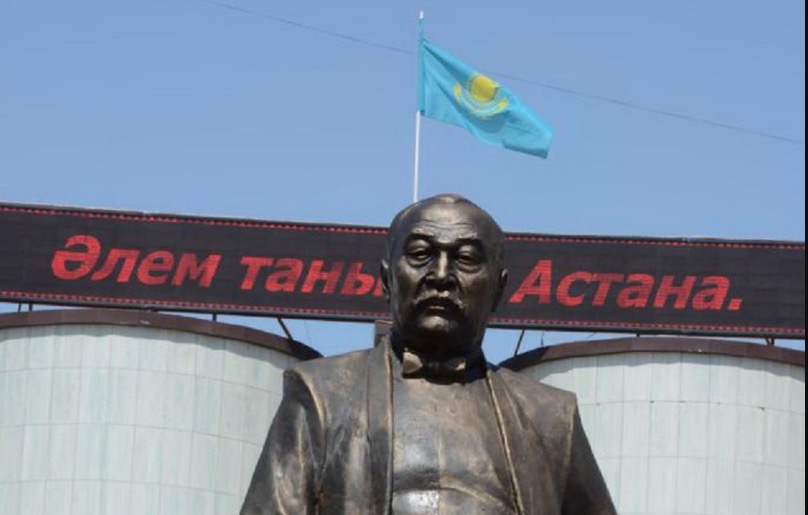 Актердің алып ескерткіші бой көтерді