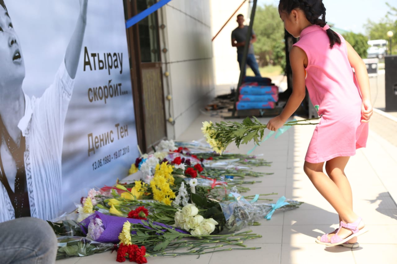 Атыраулықтар Денис Тенмен қоштасты