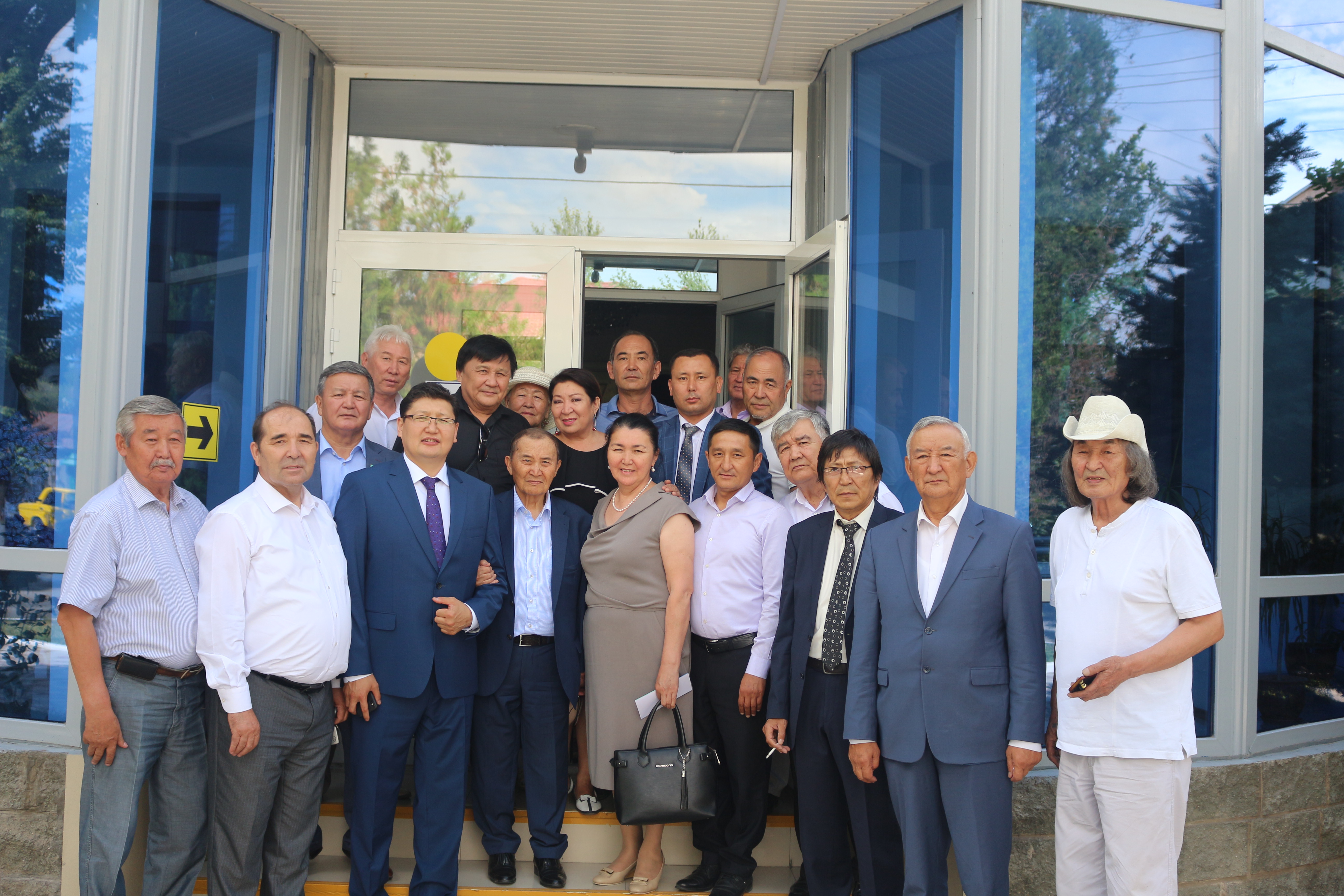 Тараздық оқырмандар жазушы Әкім Таразимен жүздесті