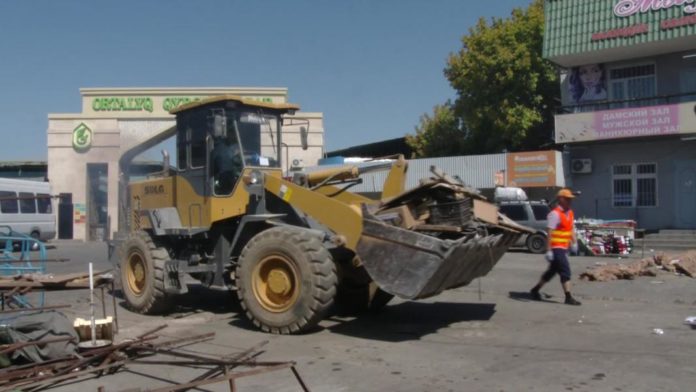 Шымкентте заңсыз сауда орындары сүріле бастады