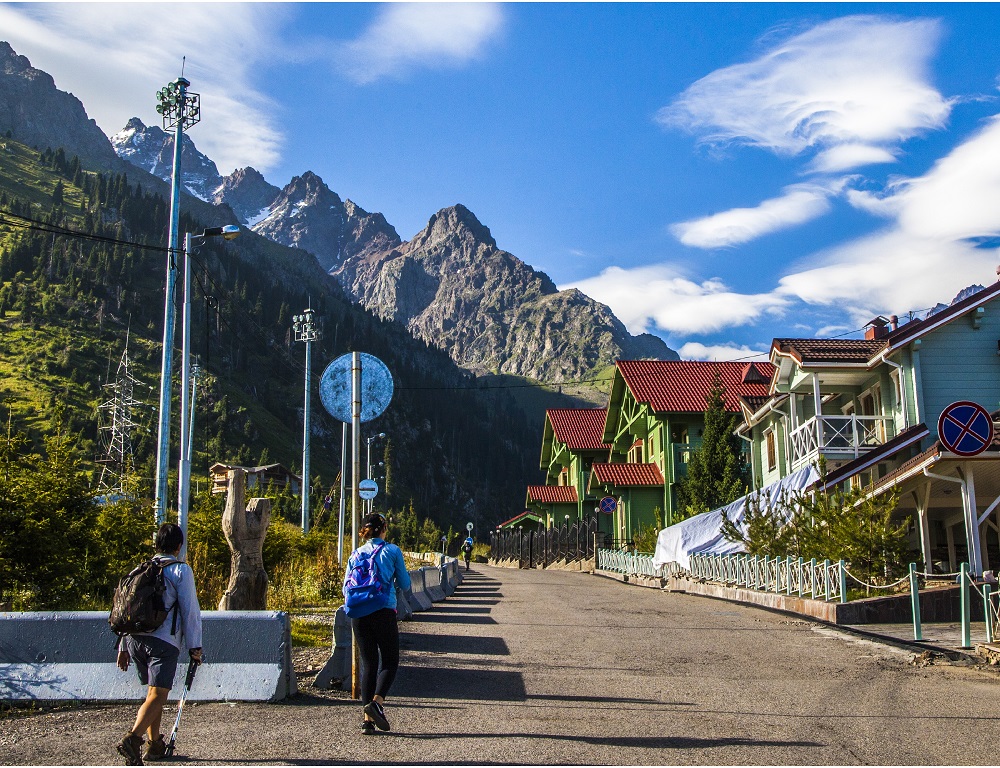 Қайта оралған туристе қайыр бар