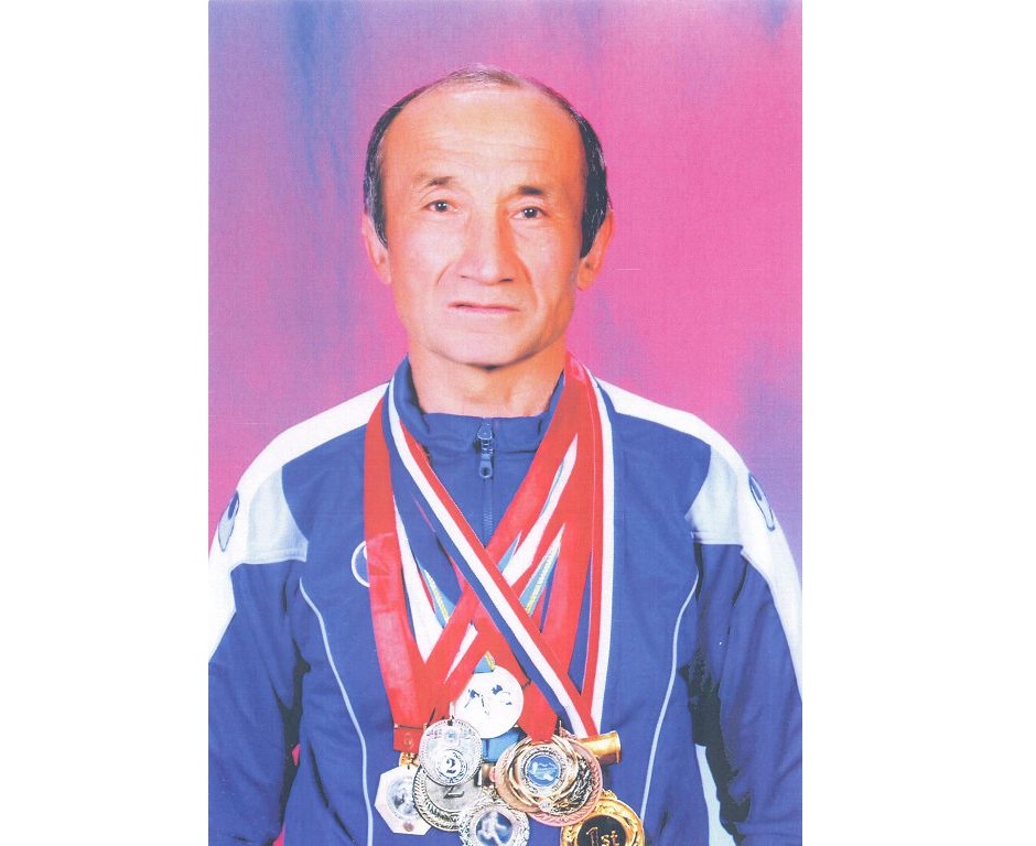 Жерді бес айналған желаяқ - Әділбек Шаяхметов 