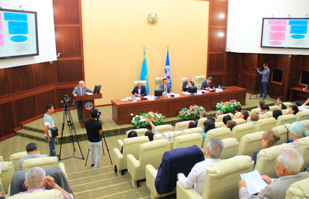 Алматыда «Латын әліпбиіне көшудің ғылыми-ұйымдастырушылық міндеттері» тақырыбында семинар-кеңес өтті