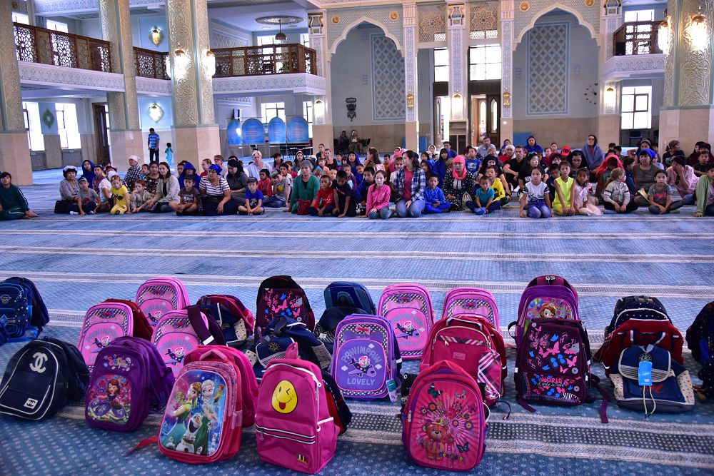 200-ге жуық оқушыға қуаныш сыйлады