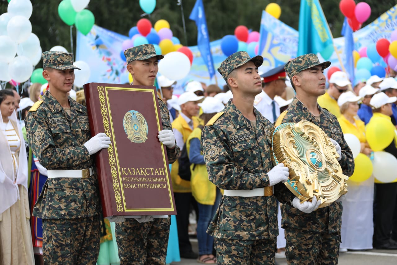 Өскемендіктер Конституция күні мерекесін атап өтіп жатыр