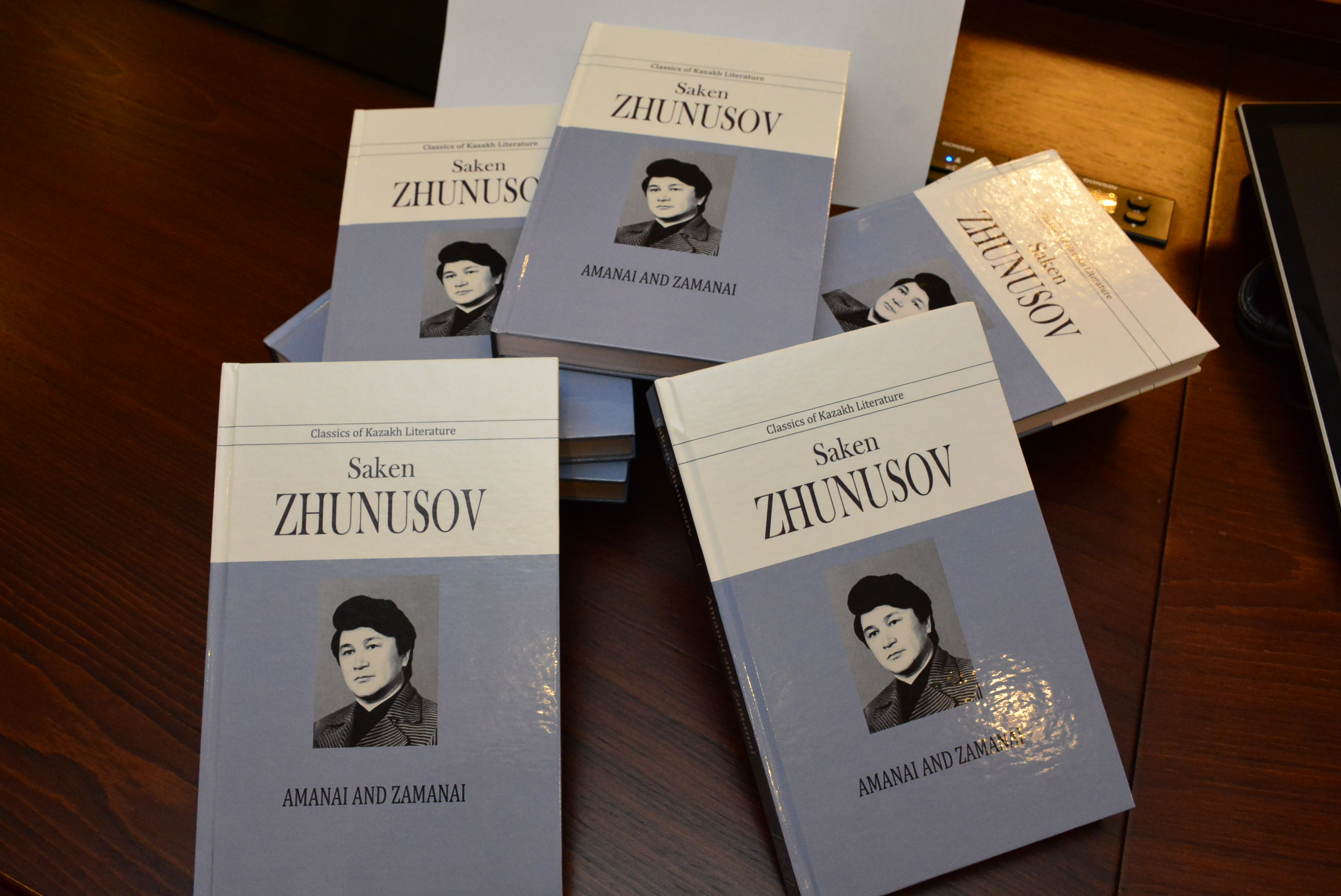 Сәкен сері шығармасы ағылшын тілінде сөйледі