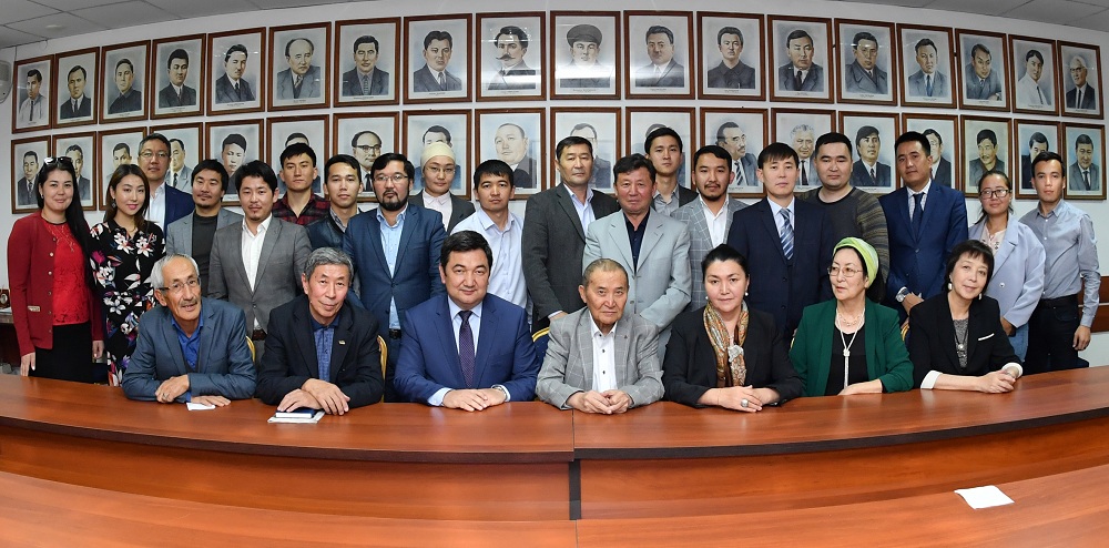 «Егеменде» жазушы Әкім Таразимен шығармашылық кездесу өтті