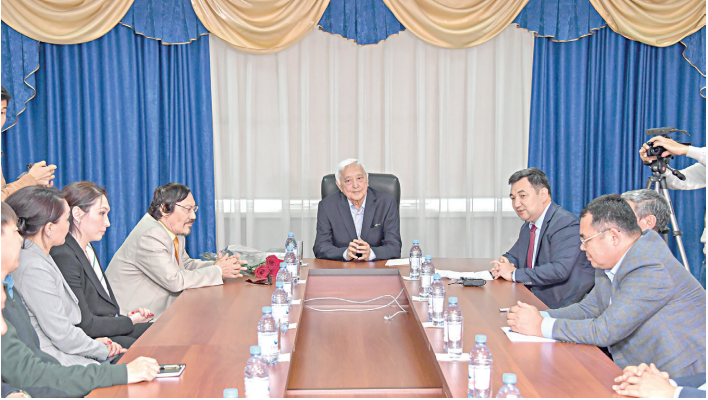 Әділ Дүйсенбек. Ұрпақ сабақтастығының үлгісі