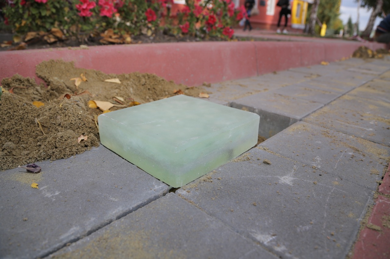 Қостанайлықтар жарықдиодты шыны жолмен жүреді (ВИДЕО)