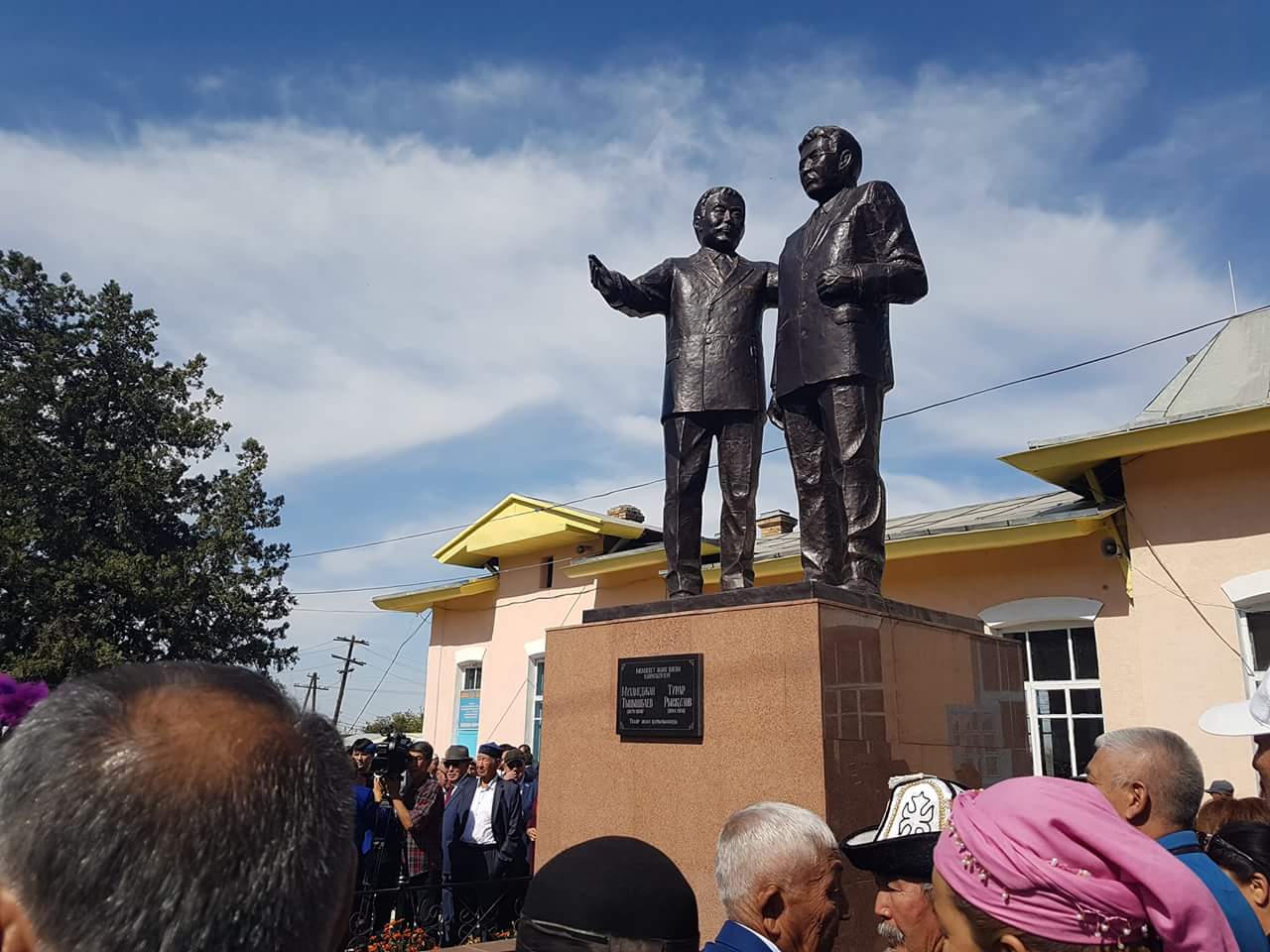  Мұхамеджан Тынышбаев пен Тұрар Рысқұловтың ескерткіші ашылды