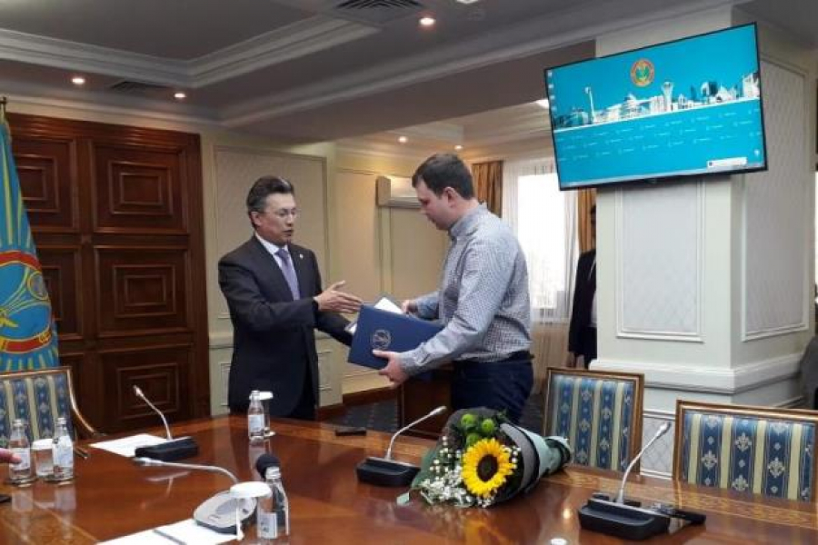 Бейбіт күннің батыры