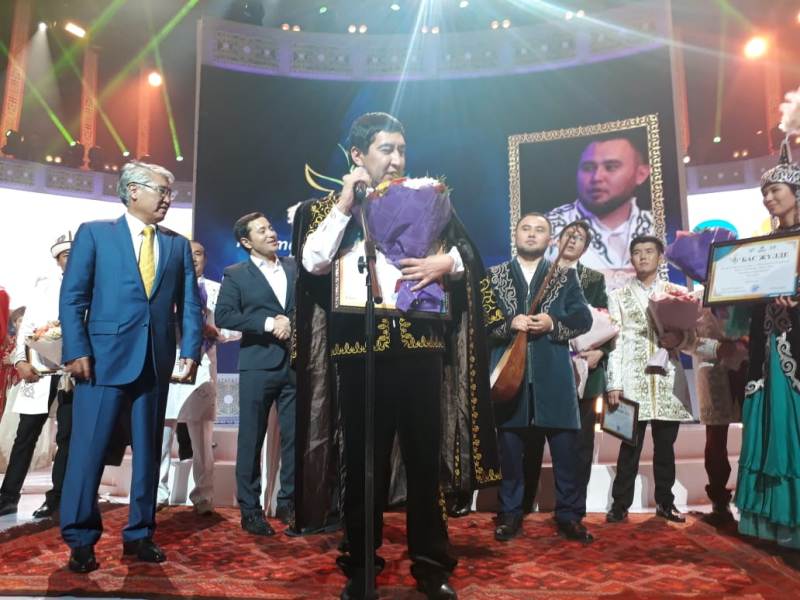 Халықаралық айтыстың Бас жүлдегерлері - Ринат Заитов пен Мұхтар Ниязов
