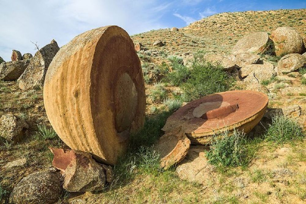 Маңғыстаудағы жұмбақ тастар қайдан келген?