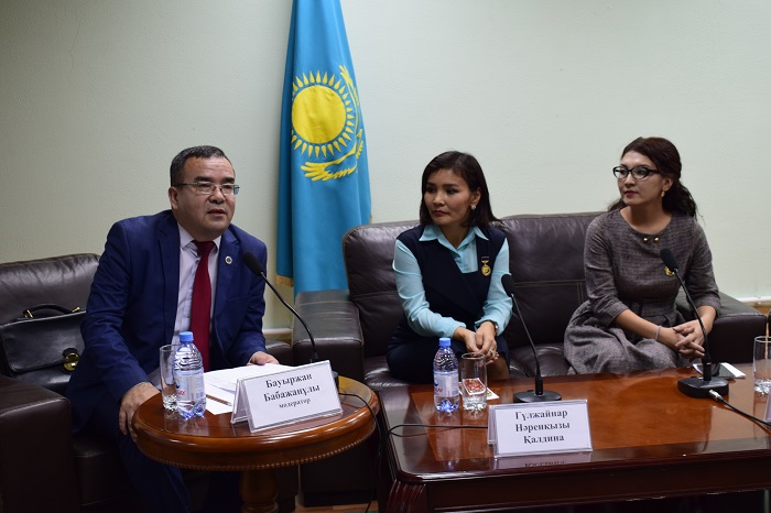 Ақтөбе ақындары мемлекеттік қызметшілердің шығармашылық әлеуетін дамытуға ықпал етіп жатыр
