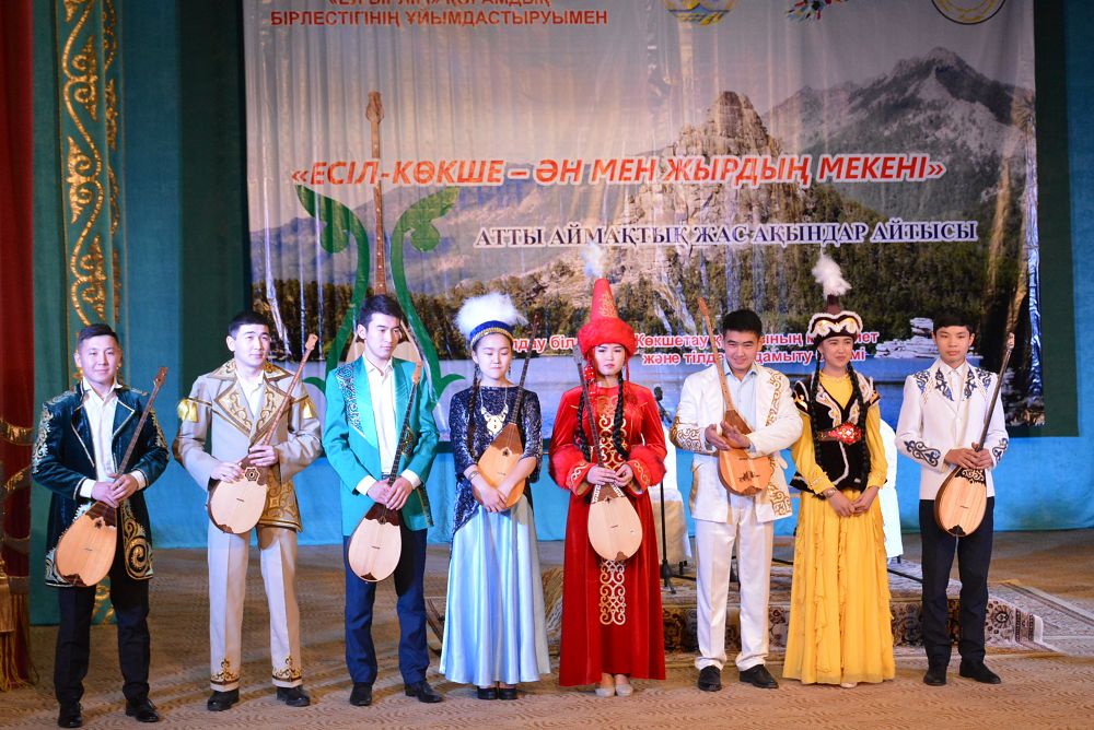 Бабадан қалған байрағын жырдың көтеріп