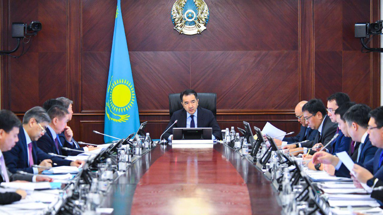 Б. Сағынтаев: тарифтерді төмендету тапсырмасы 1 қаңтардан орындалуы керек