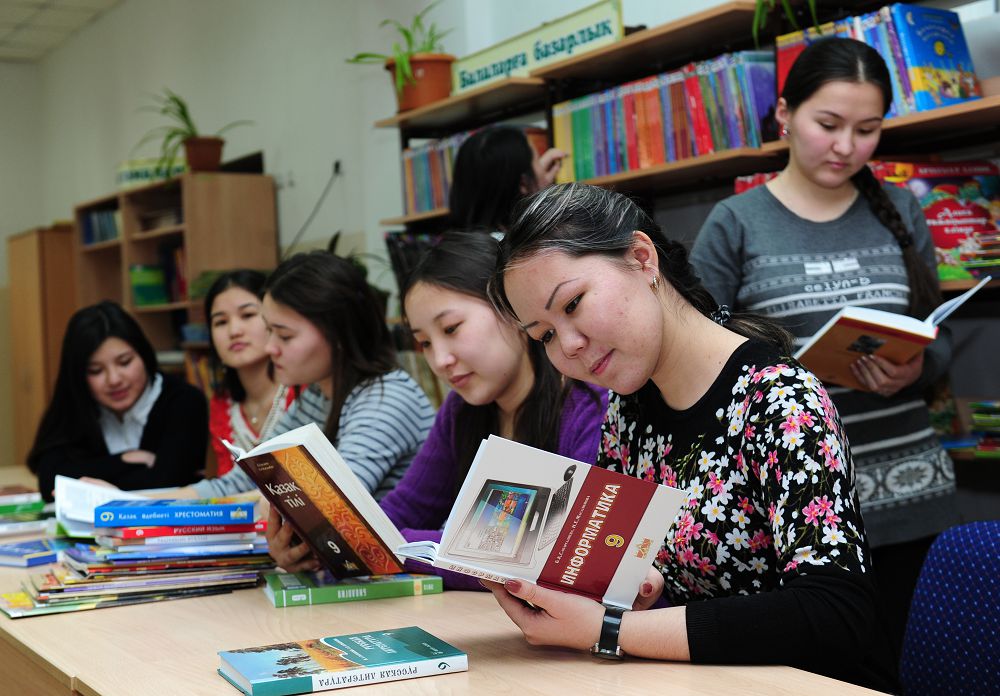 Жаратылыстану пәндерін ағылшын тілінде оқытатын мұғалімдерге қолдау артады