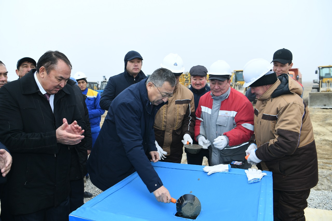 Түркістанда «Нұрлы жер» және «7-20-25» бағдарламасы аясында салынатын тұрғын үйлердің іргетасы қаланды