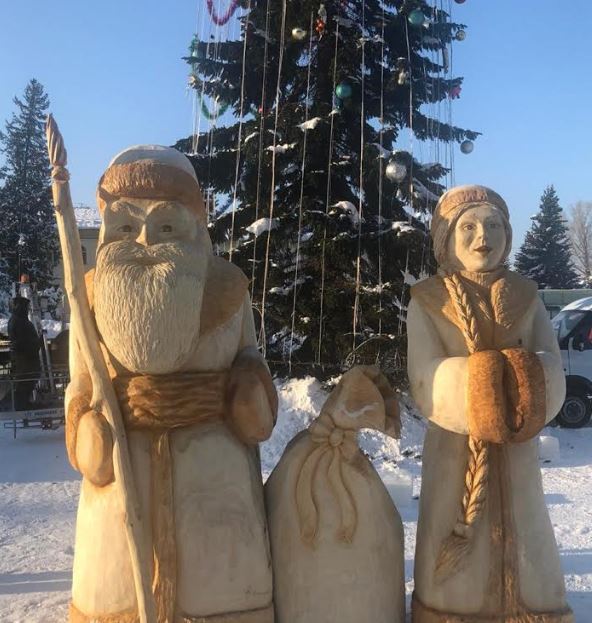 ШҚО-ның Алтай қаласында айрықша Аяз ата мен Ақшақар орнатылды