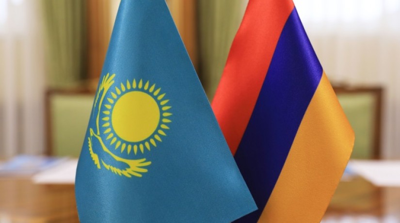 Министр Қасымов Арменияның Төтенше және Өкілетті елшісімен кездесті