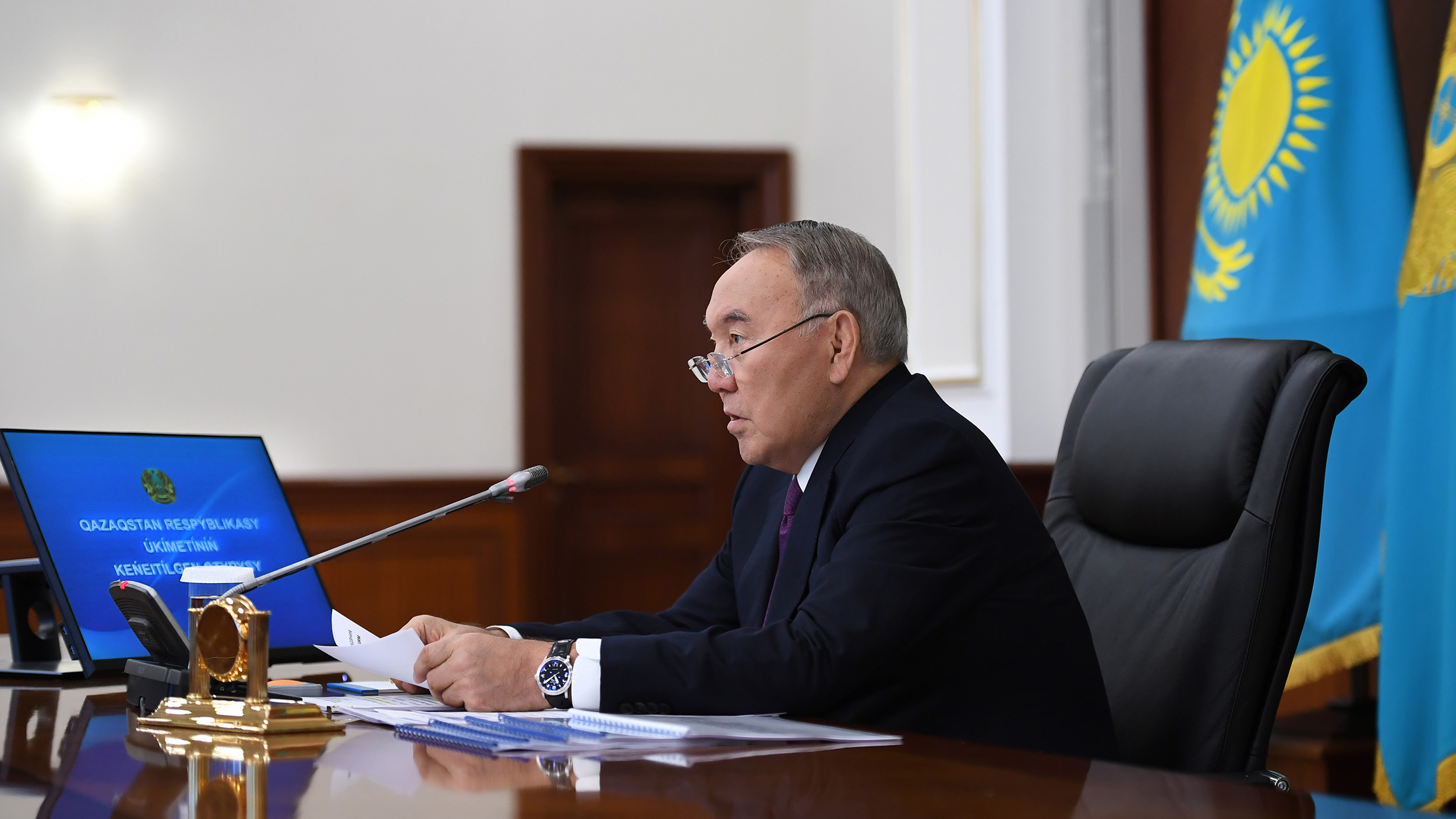 Үкіметтің кеңейтілген отырысында көтерілген мәселелер қалай шешіледі?