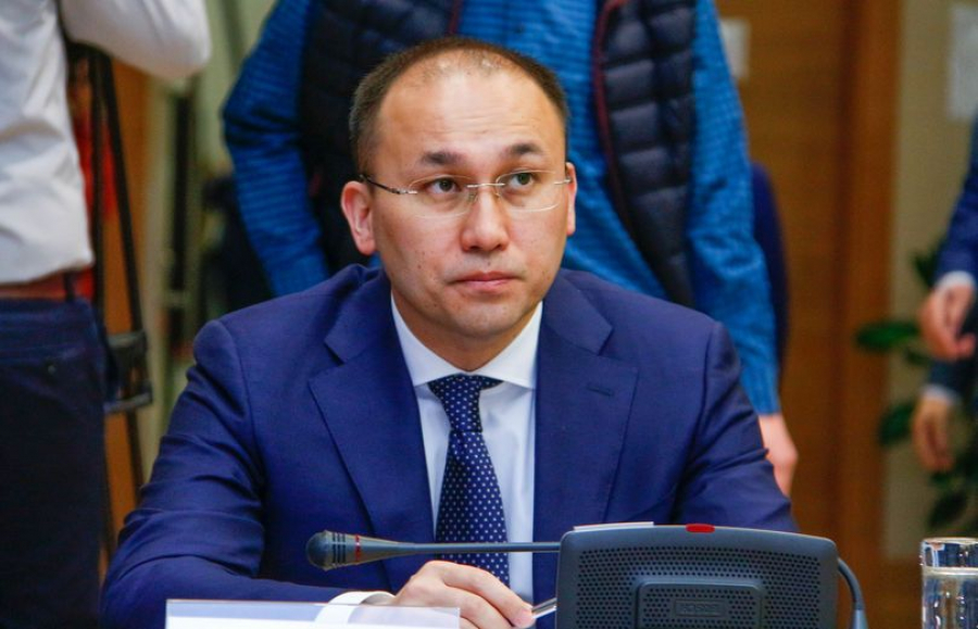 Дәурен Абаев Астанадағы өрттен қара жамылған отбасына көңіл айтты