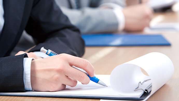 Қай министрлік мемқызметшілерге артық жұмыс істетіп отыр