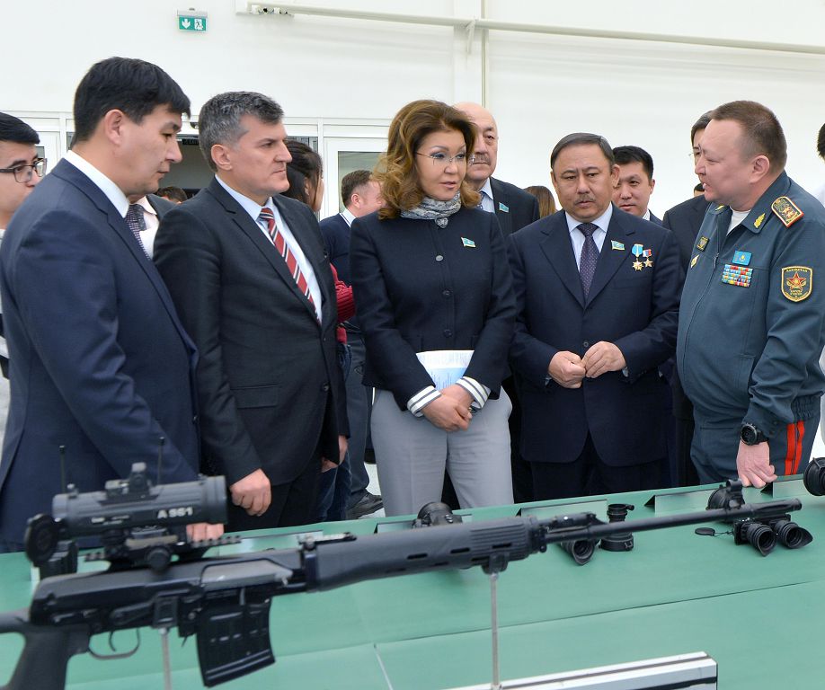 Сенаторлар қорғаныс өнеркәсібінің кәсіпорындарында болды