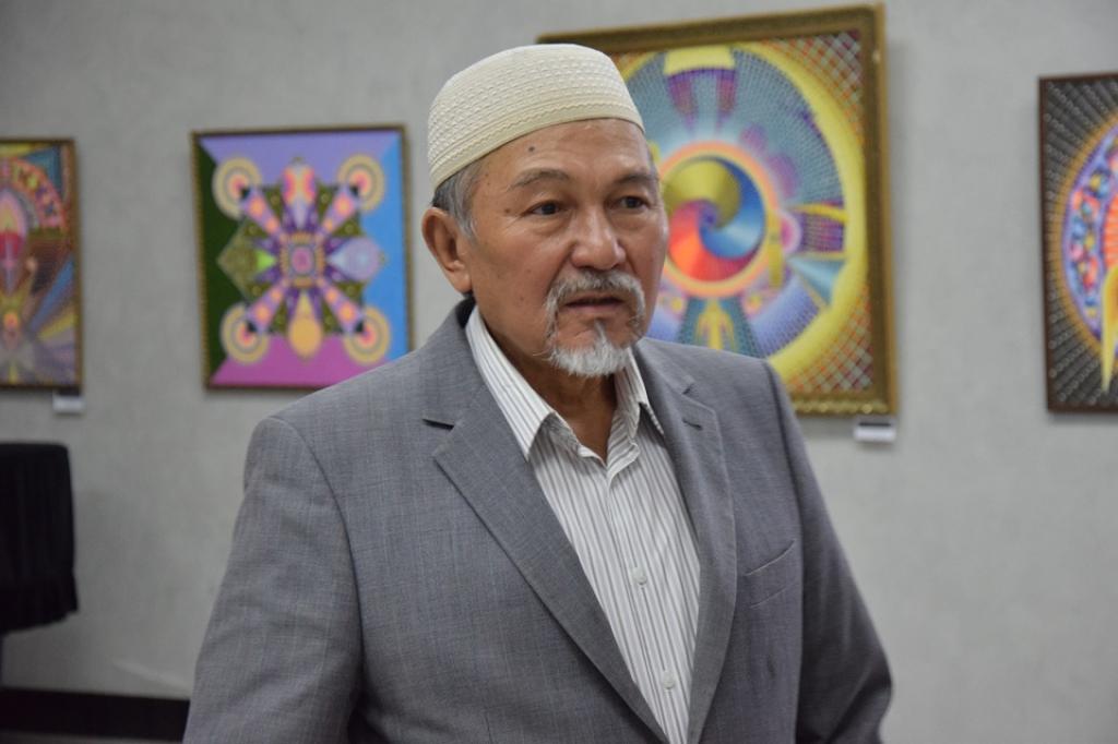 Арт-терапевт, суретші, Қазақстанның мәдениет қайраткері Бақытбек Аңсапбергенұлы Талқамбаев