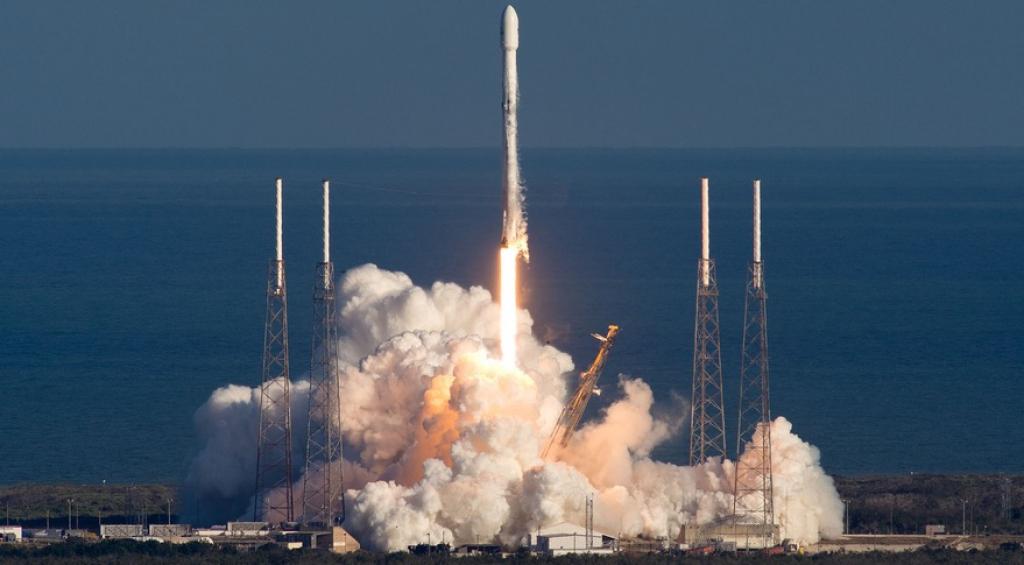 SpaceX компаниясы әзірлеген Falcon 9 зымыраны
