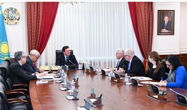 А. Мамин Ұлыбритания СІМ Еуропа және Америка істері жөніндегі мемлекеттік министрі А. Данканмен кездесу өткізді