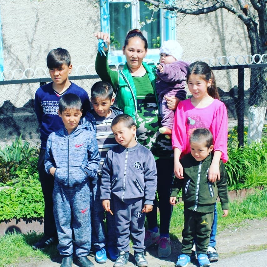 Кәсіпкер «Күміс алқалы» анаға Текелі қаласынан үй сыйлады