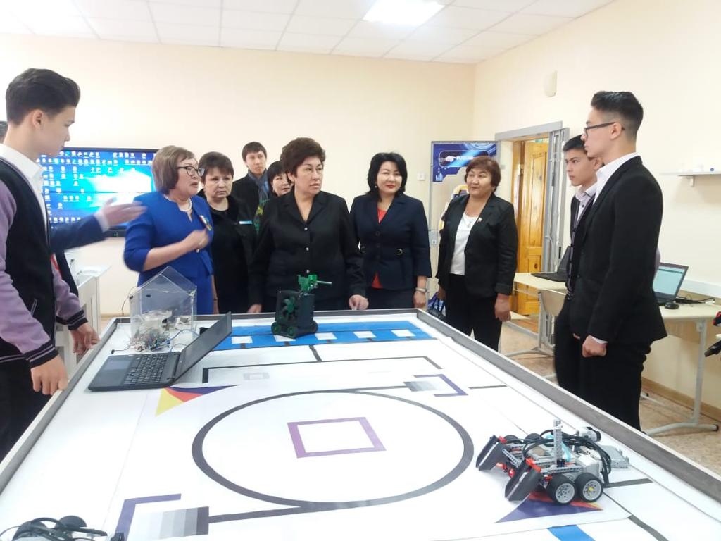 Күләш Шәмшидинова Семейдегі №5 мектеп-гимназия жұмысына жоғары баға берді