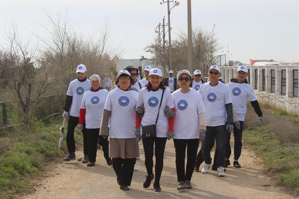Маңғыстауда Ассамблея өкілдері Қошқар ата қауымына сенбілік жұмыстарын жүргізді