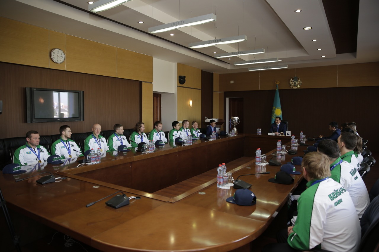 Нұрлан Ноғаев «Бейбарыс» хоккей клубын жеңісімен құттықтады