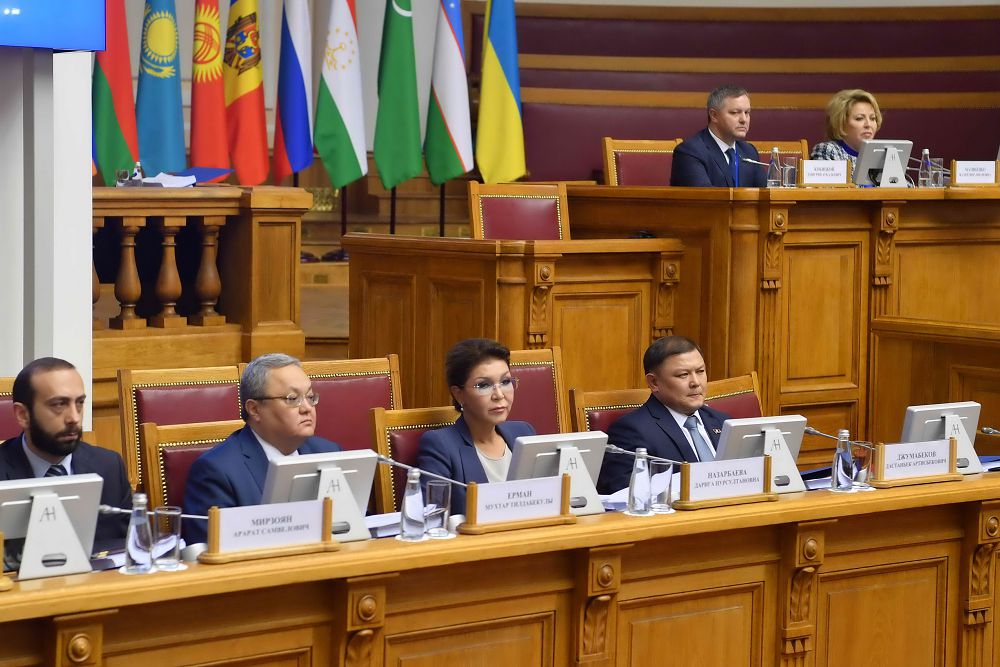 Бірқатар екіжақты кездесулер өткізді