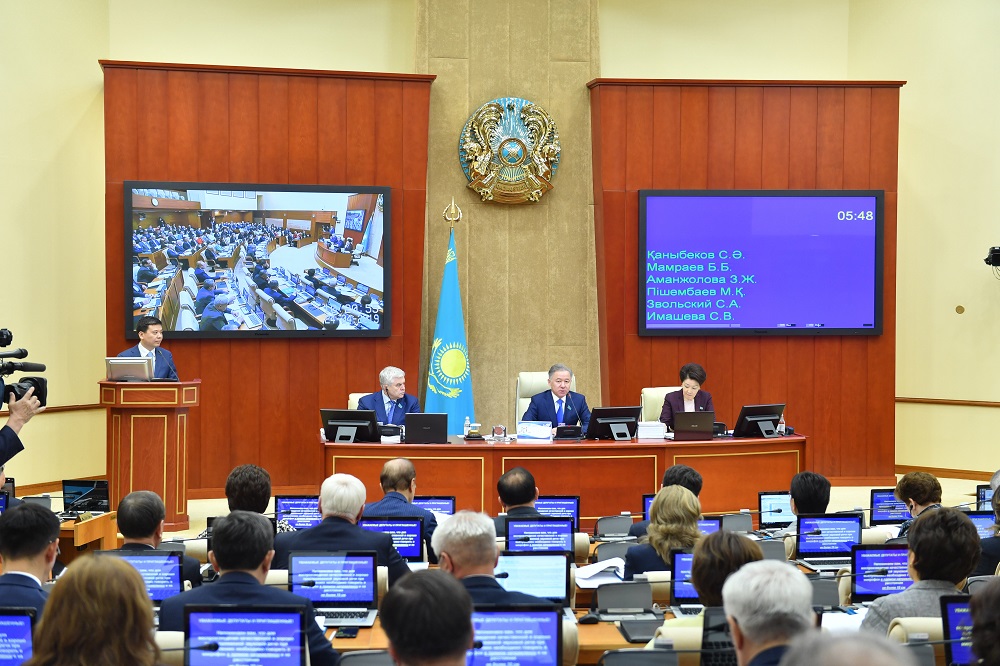 Мәжіліс депутаттары бастамашы болған тұрғын үй қатынастары бойынша заңнамалық түзетулер мақұлданды