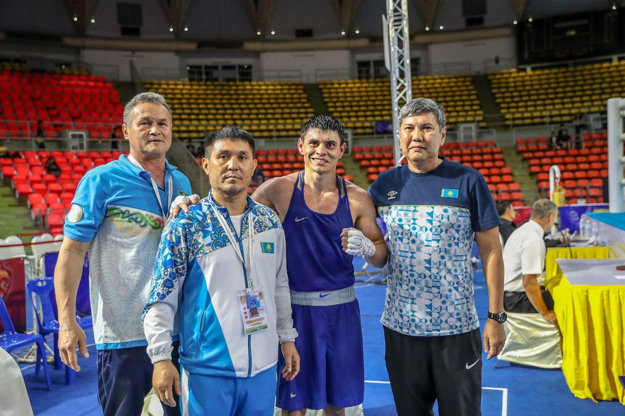 Зәкір Сафиуллин Азия чемпионатының финалында жұдырықтасады